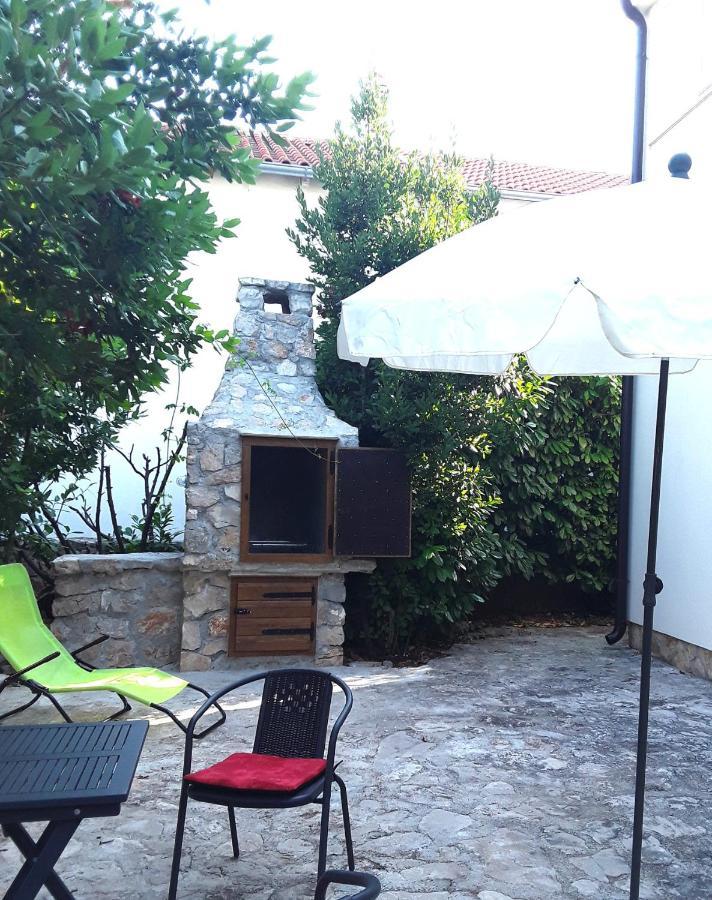 Apartmani Juliska Pirovac Εξωτερικό φωτογραφία