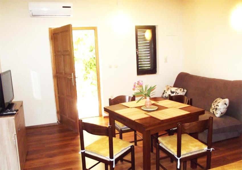 Apartmani Juliska Pirovac Εξωτερικό φωτογραφία
